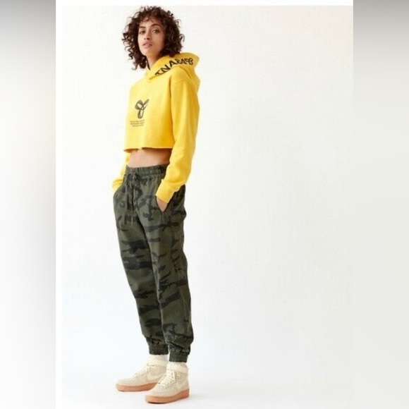 TNA Aritzia Alix Camo Jogger Pants - Picture 1 of 5